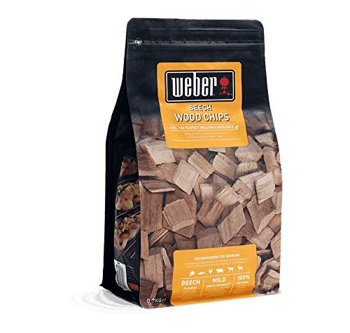 Weber Buchenholz Räucherchips (700g Packung) - dezent, süßliches Aroma, ideal für Käse, Gemüse, Fisch, Geflügel & Schwein, EU-Produkt, nachhaltig gewonnen, FSC zertifiziertes Holz (17621)