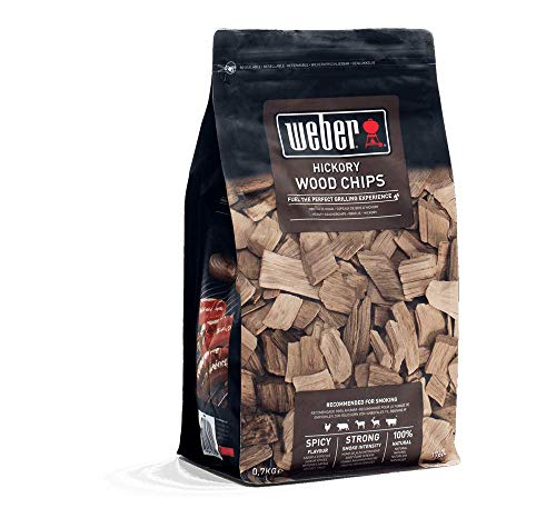 Weber Räucherchips (700g Packung) - Hickory Holz, für Rind-, Schweine-, Wild- & Geflügelfleisch, kräftiges/intensives, leicht süßes Aroma, aus 100% natürlichen Holz (17624)